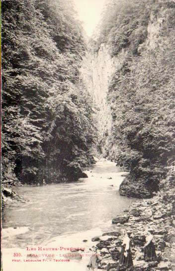 Cartes postales anciennes > CARTES POSTALES > carte postale ancienne > cartes-postales-ancienne.com Occitanie Hautes pyrenees Luz Saint Sauveur