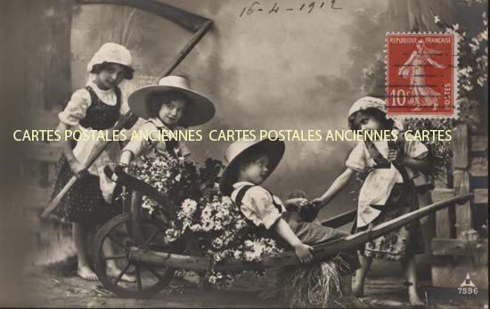 Cartes postales anciennes > CARTES POSTALES > carte postale ancienne > cartes-postales-ancienne.com Fleurs avec vase