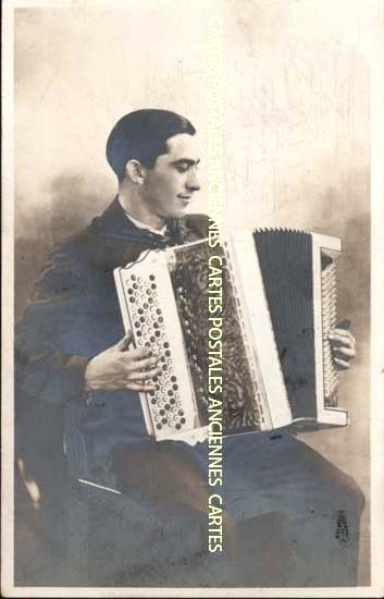 Cartes postales anciennes > CARTES POSTALES > carte postale ancienne > cartes-postales-ancienne.com Musicien