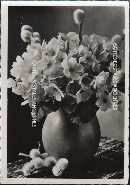 Cartes postales anciennes > CARTES POSTALES > carte postale ancienne > cartes-postales-ancienne.com Fleurs avec vase
